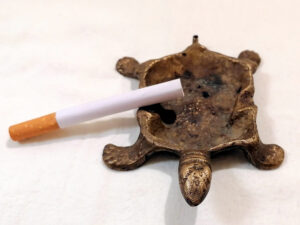 ASHTRAY CIGARETTE ANTIQUE VINTAGE COPPER COLLECTIBLE CIGAR TABAC PORTABLE