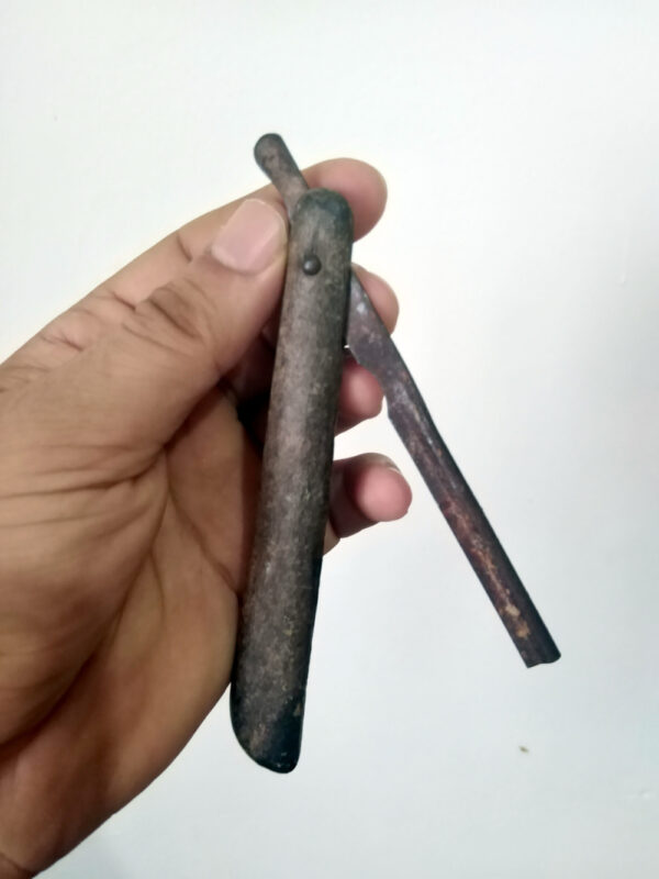 Primitive Razor Blade
